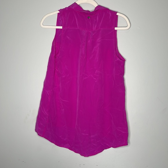 Guess Sleeveless Blouse - Picture 5 of 5